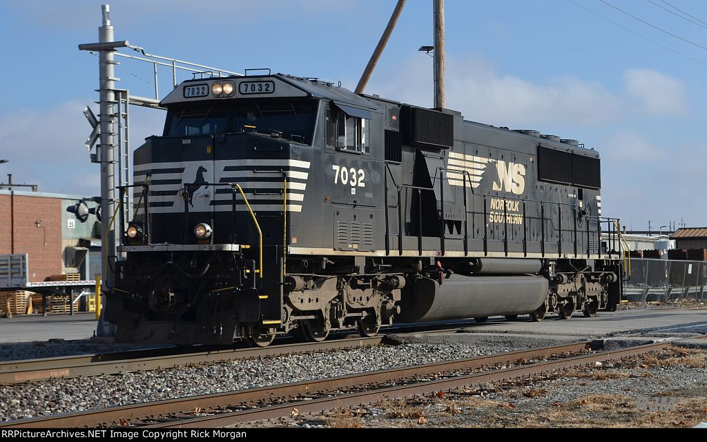 NS Local D26 working Centralia